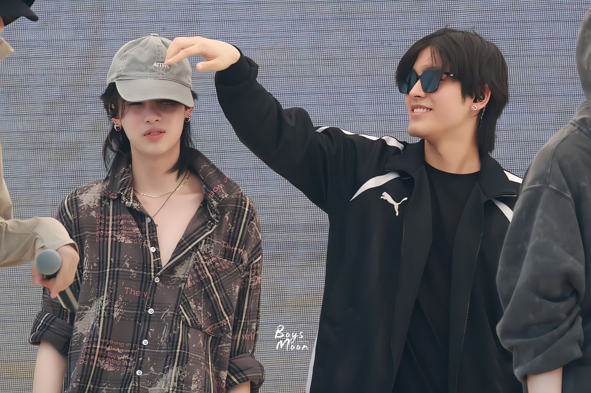 boysoverthemoongallery tweet media