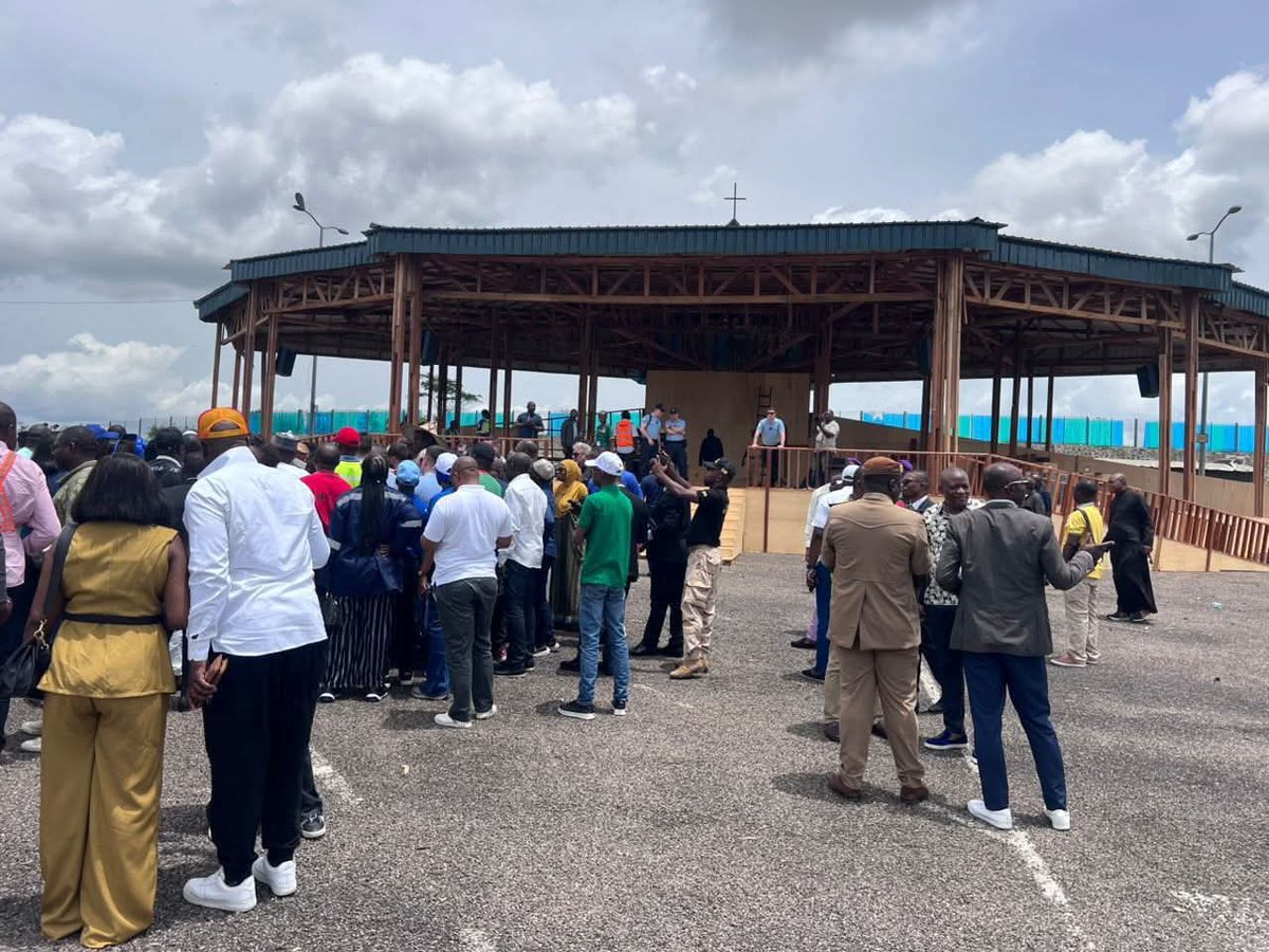 TheCameroonianZ's tweet image. Évaluation des travaux #Douala - pour la visite du pape Léon XIV #Cameroon.

#PapeAuCameroun2026