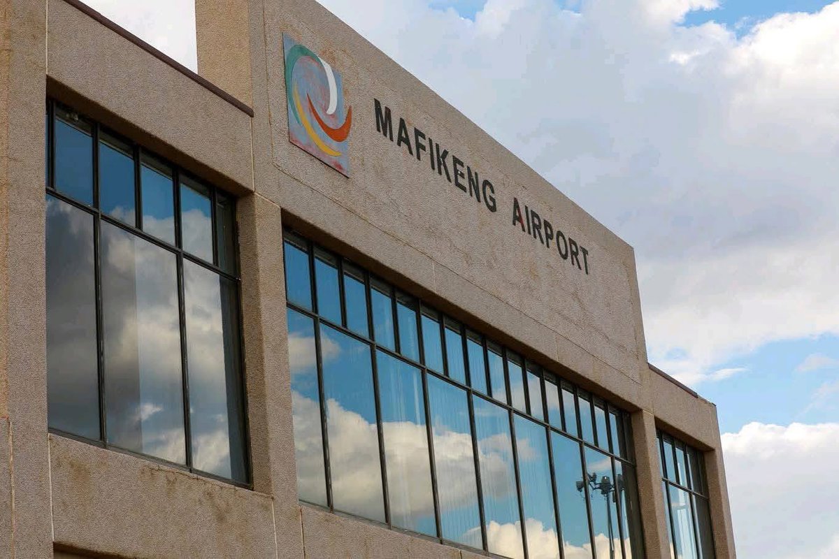 Mosimane_Tlhapi's tweet image. @MYANC destroyed the Mafikeng Airport built by His Excellency Kgosi Lucas Manyane Mangope 
HOW DID WE GET HERE? 😔
This place could have been:
✈️ Jobs
✈️ Training for young pilots
✈️ Tourism growth
✈️ Business opportunities
#RegisterToVoteForEFF