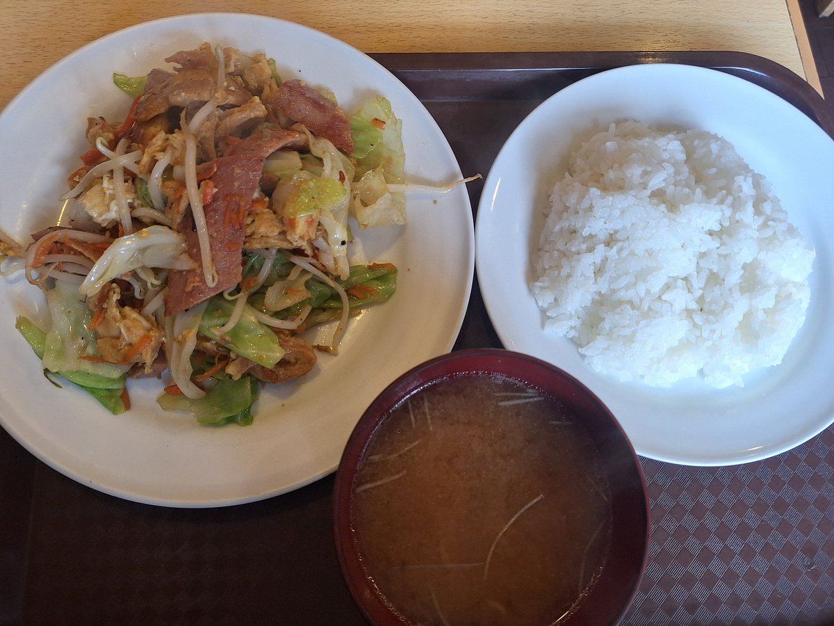 funky_rhythm_'s tweet photo. C-ROOTS沖縄ツアー沢山の方ありがとうございました！！！
写真がなさすぎて大好きなふーちゃんぷるとと初挑戦のふーちばーそば！！！
沖縄のご飯はやっぱ美味いっす🏝

3日ぶりに家帰ったら長男がバイト代でswitch2買っててご機嫌やった良かった笑 https://t.co/zrNwmSY3MY
