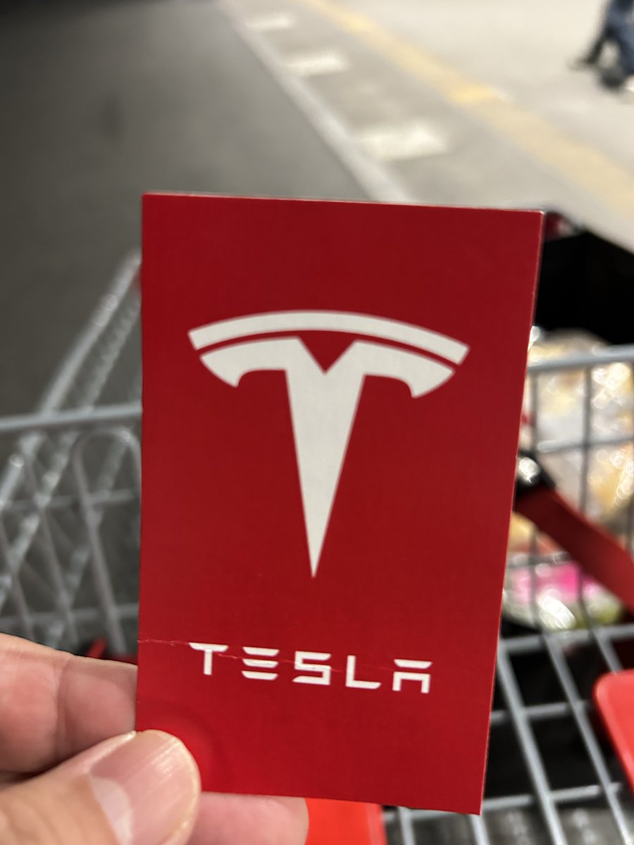 試乗したら最後、100パーの確率で成約してしまうと噂のテスラモデルY試乗してしまった。

こんなヤバい車、マジで買うしか選択肢ねーだろ。
嫁も子供もみんな気に入ってしまった。
緊急家族会議開幕。