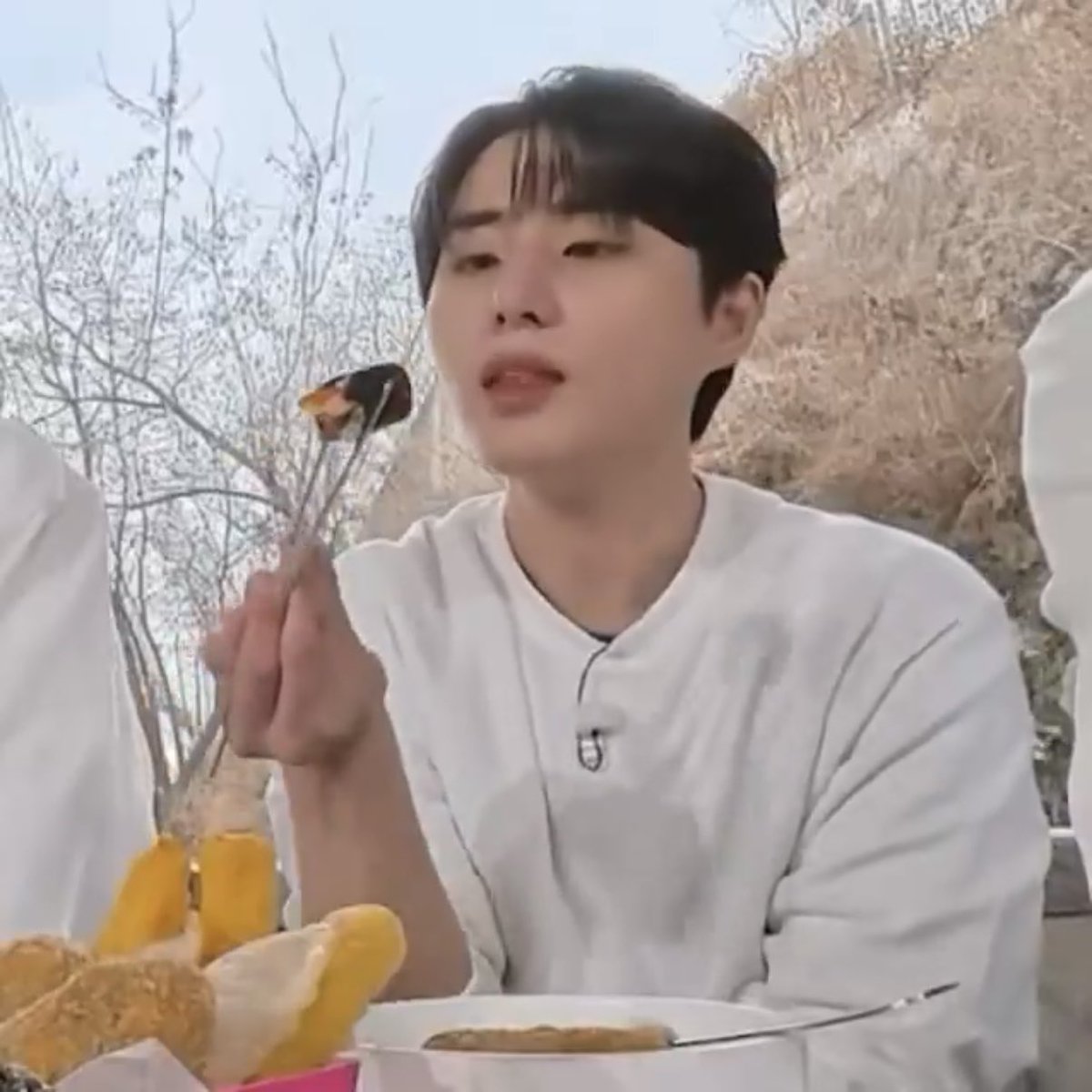 여식이.. tweet media