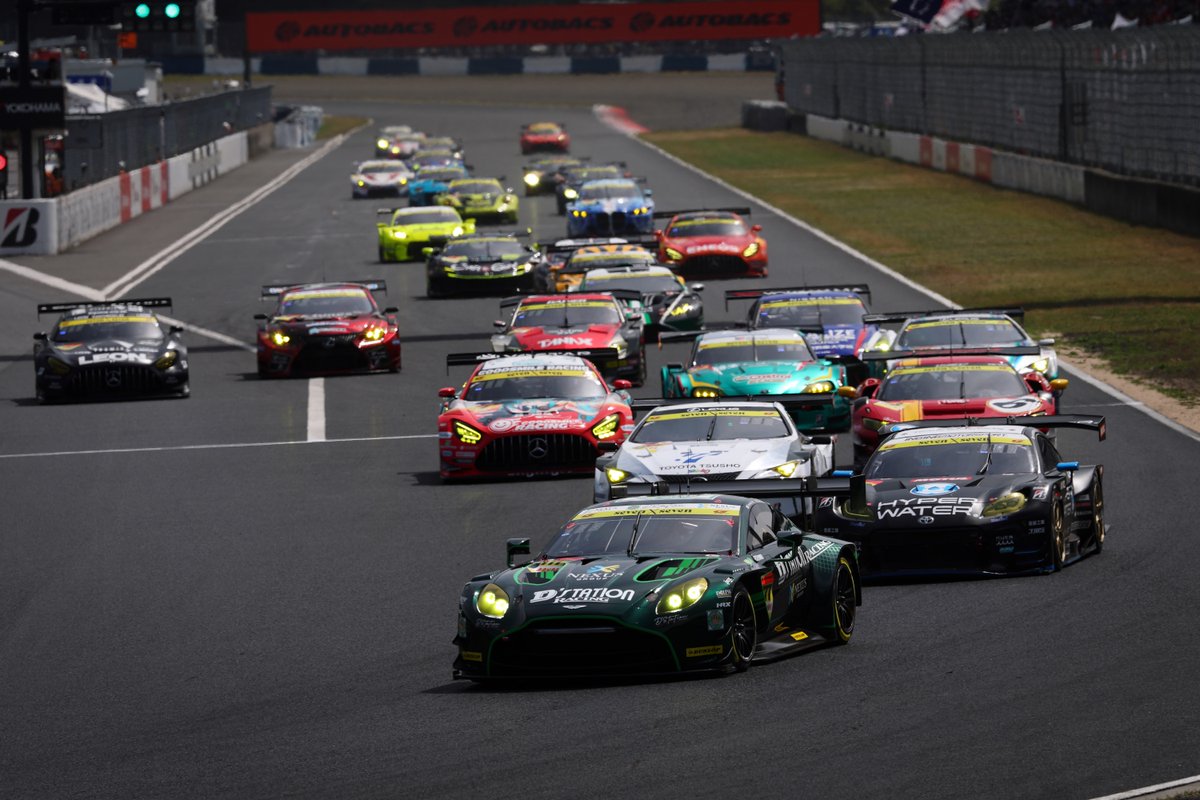 dstation_racing's tweet image. 嬉しい開幕勝利を飾った
 #SUPERGT 第１戦の様子を写真で📷✨️

#DstationRacing｜#AstonMartin｜#Vantage