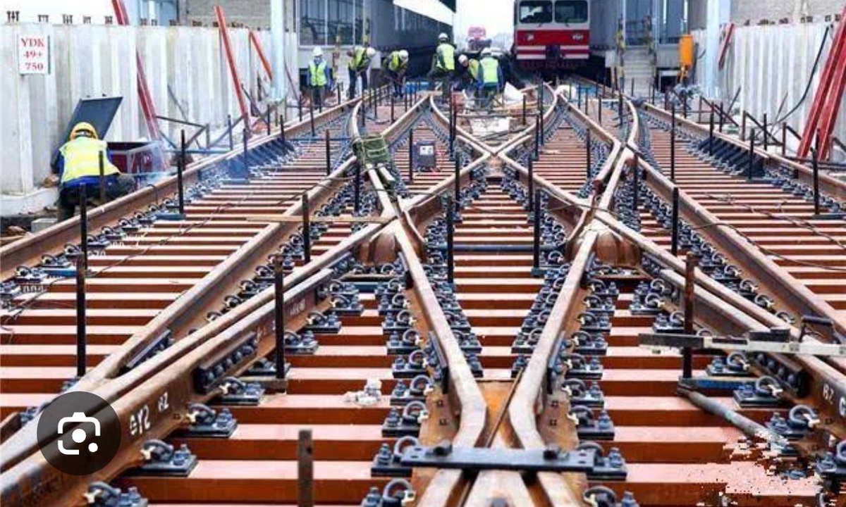 Siege4570's tweet image. Indian Railways to deploy composite sleepers &amp;amp; AI-based track monitoring.
Composite sleepers already used in high-speed rail will now be adopted on conventional tracks.
Focus: enhanced safety, smoother rides &amp;amp; reduced maintenance. 🚄🇮🇳
