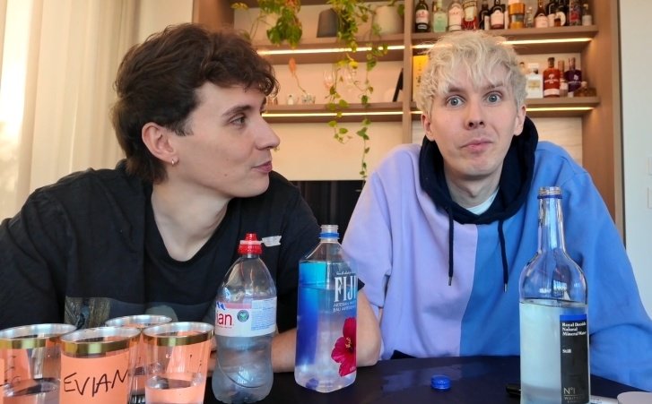 ella 🌚 tweet media