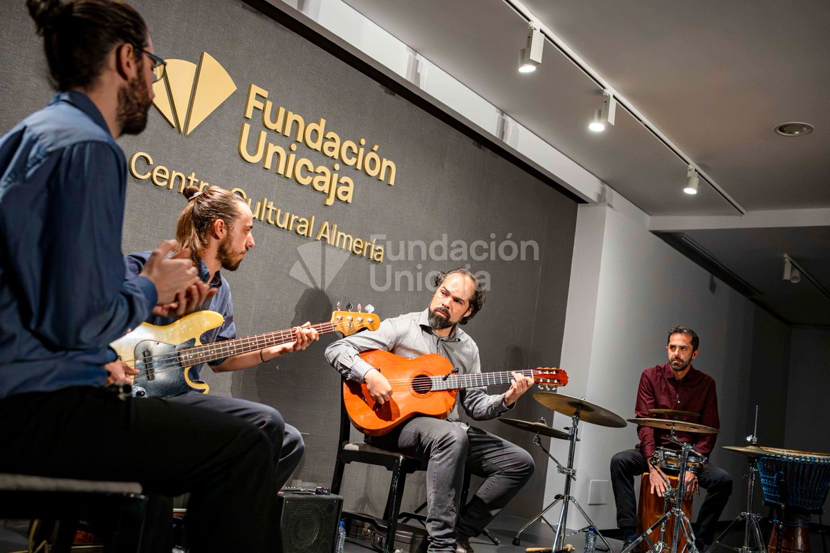 FundUnicaja's tweet photo. 🎶El #CentroCulturalFundaciónUnicajaAlmería recibió el pasado viernes a Carlos Cortés Bustamante que presentó su primer proyecto en solitario, ‘Vínculos’. Un trabajo que fusiona flamenco y jazz de tradición con vocación de modernidad.

📸 @chemaartero https://t.co/oZ6n6RVOXr