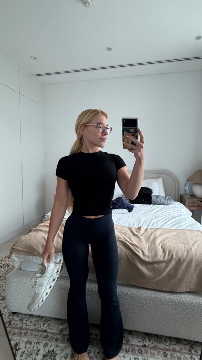 Elle Brooke 🥊 tweet media