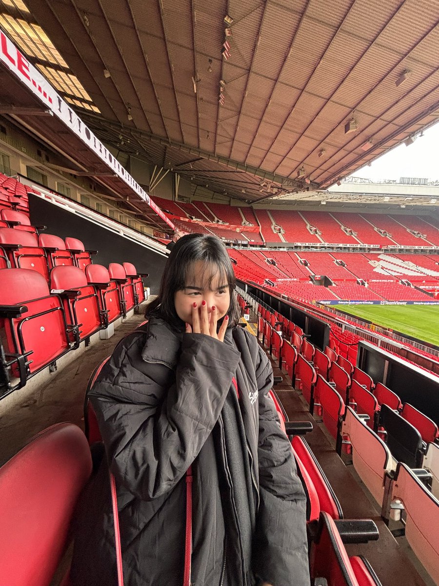 cinnamoanrol's tweet image. when you were bored and visited the manchester united old trafford stadium for fun