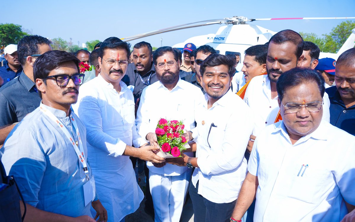 patil_abhijeet1's tweet photo. राज्याचे उपमुख्यमंत्री ना.एकनाथजी शिंदे साहेब आज पंढरपूर येथे आले असता त्याचं हेलिपॅडवर स्वागत केलं.
@mieknathshinde
#pandhapur #Wellcome https://t.co/OqLlzQoUeH