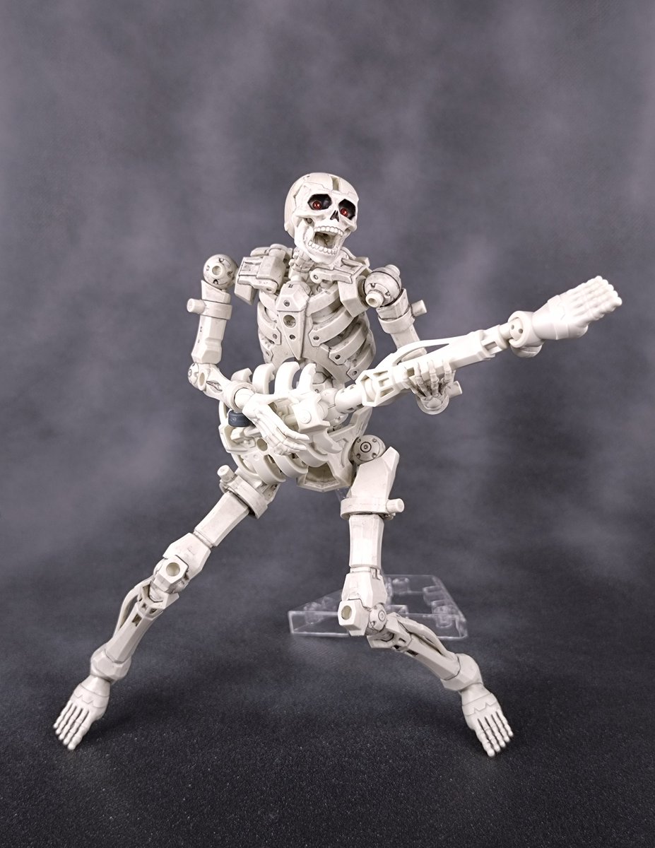 「あ、アレはッ！！スケルトンさんの“足ギター”だーーッッ！！」

スケルトン君楽しすぎる✨(´∀`*)

早くネクロスナイトさんも組まないと日曜日が終わってしまう💦

#30MF