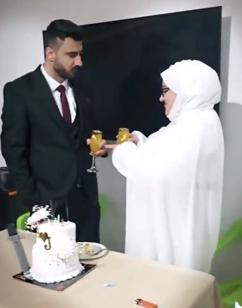 O'halde Ozan ☭ tweet media