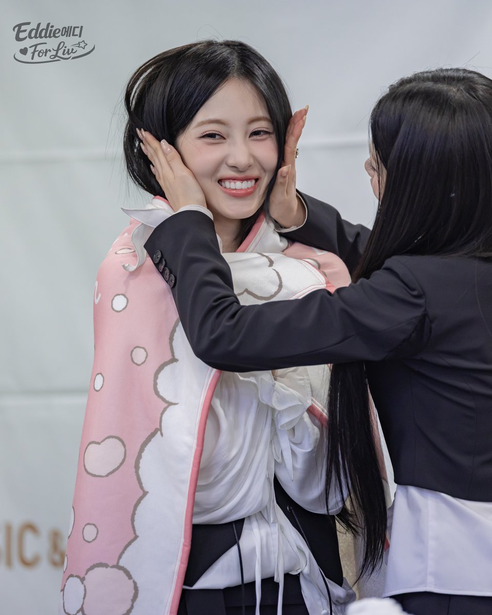 260411🤏🤏
🖤

#리브 #리센느
#LIV #RESCENE