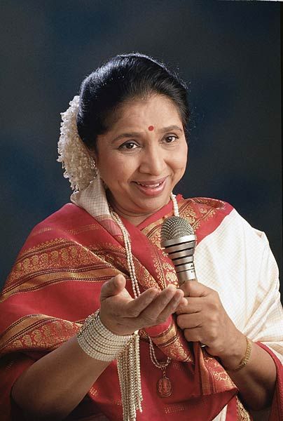 bhavyainvest's tweet image. Remembering the Nightingale of India. Her melodies shaped our lives and her voice will echo in our hearts forever. May her soul continue to rest in peace. 🕊️🎶

#AshaBhosle #LivingLegend #IndianMusic #BollywoodMusic #MelodyQueen
