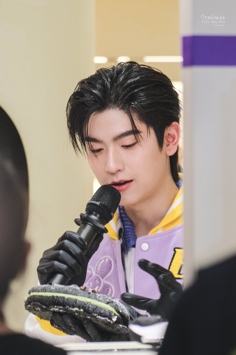 ThomasVerymas's tweet image. 💜🍞 มองพิคนหล่อช่ายมั้ยยย

ButterBloom X ThomasKong
#ButterBloomxThomasKong 
#tthomastc @tthomastc