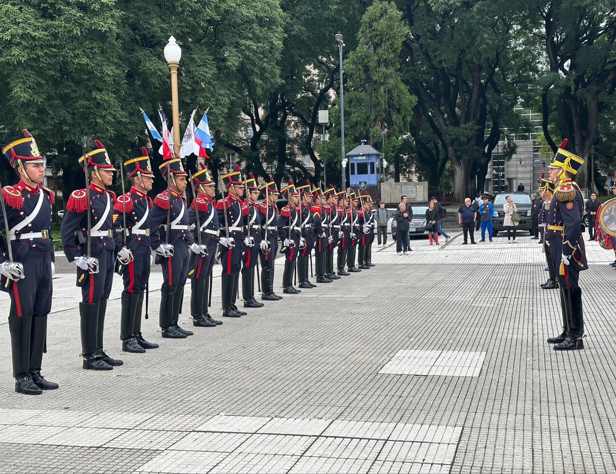 Granaderos a Caballo tweet media