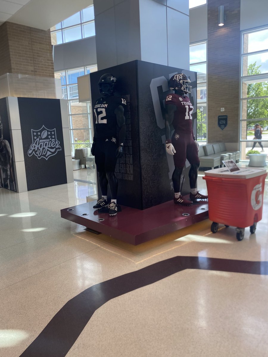 Talibf44's tweet photo. Truly grateful for the opportunity to visit campus and watch practice. Blessed to learn,and be around a great program. Thank you to the coaching staff excited to be there! #GigEm #AggieFootball #AGTG https://t.co/NIKieSEAo6