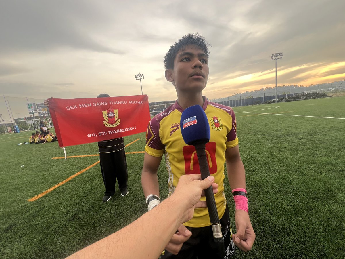 zulhelmizainal1's tweet photo. “Size doesn’t matter, yang penting jiwa kena besar”, Haikal Danial Zaman, Hooker STJ - pemain kedua terkecil dalam SSR. 
High School Bukit Mertajam HSBM 0-17 SMS Tuanku Jaafar STJ.

@ASTROARENA https://t.co/eTsudnxVDW