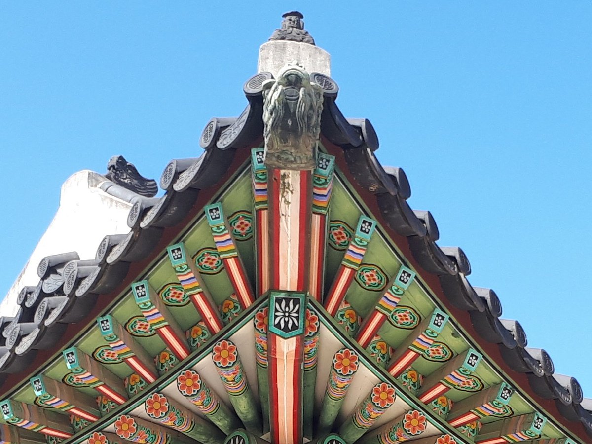 ํ๋ณต์ ์ฅ์ tweet media