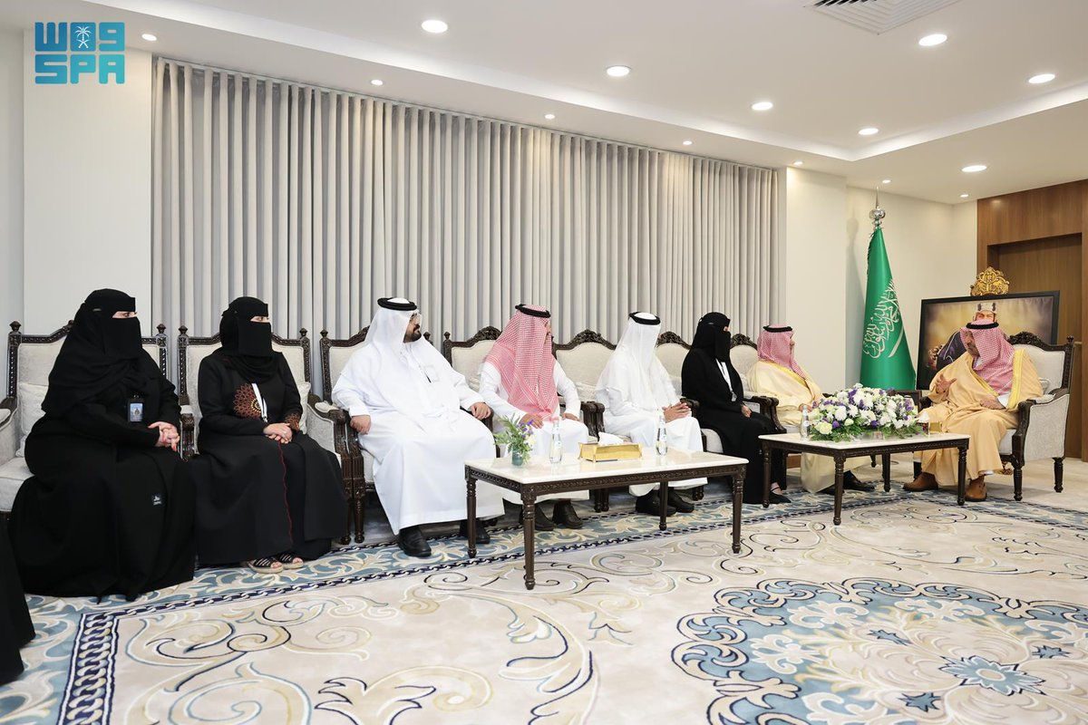 الأمير جلوي بن عبدالعزيز يتابع سير أعمال مدينة نجران الصحية.
spa.gov.sa/ar/w2557831
#واس