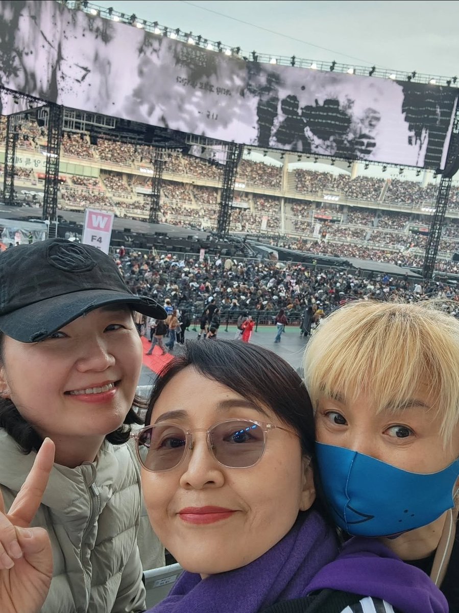 𝑹𝑰𝒁𝒁 tweet media