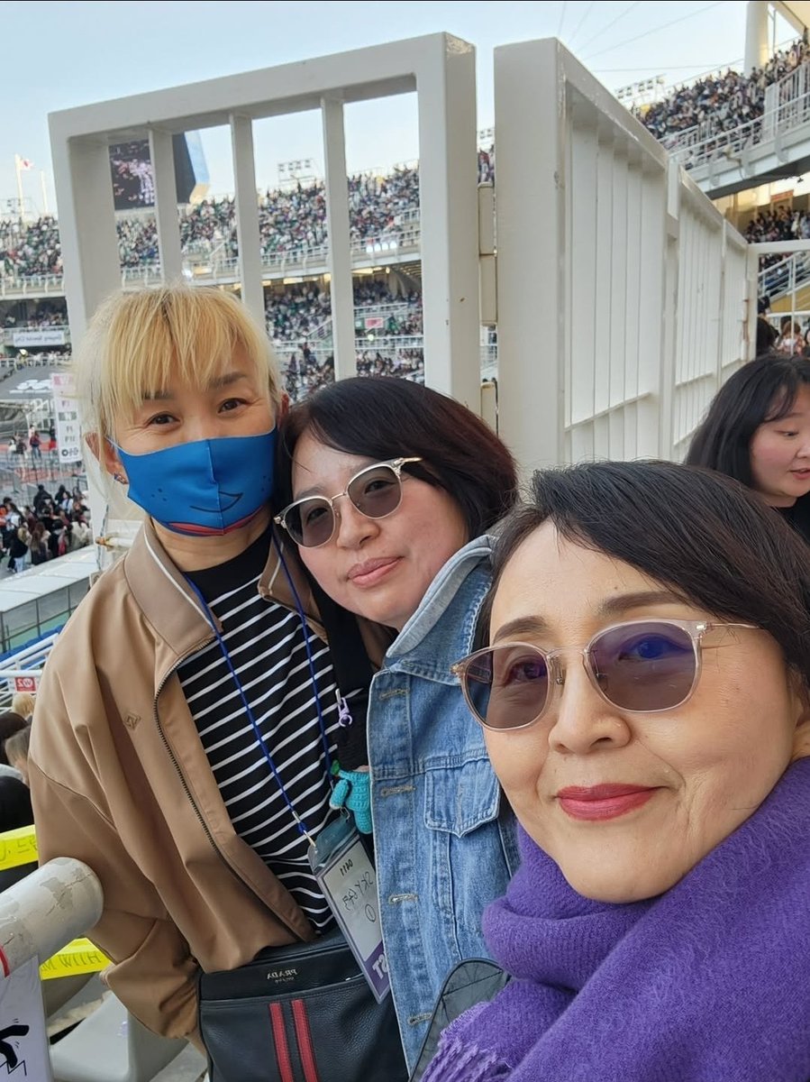 𝑹𝑰𝒁𝒁 tweet media