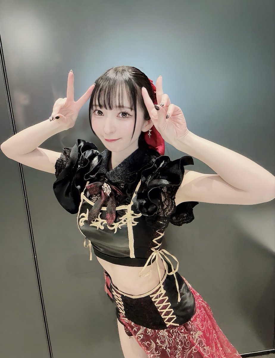 onigiri_0724's tweet image. #姫CON2026 ありがとうございました！
#KRD8 のリーダー紫💜色担当の
宮脇舞依（まいまい）です！！

ミャクミャクは仮の姿で普段は左のスタイリッシュな格好でライブを中心に活動してます。
人見知りなんですが、沢山お声かけも嬉しかったです!!(⸝⸝⸝› ⤙‹⸝⸝⸝)♡