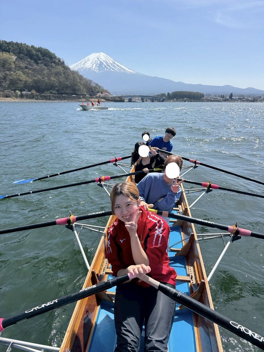 boatymurowing's tweet photo. 今日は乗艇体験の後、お花見しながらコストコパーティーを行いました！1年生が11人来てくれました！！✨ありがとう！！
みんなボートを漕ぐのが上手で、ボート部に興味を持ってくれてるみたいで次も来てくれると言ってくれた子が沢山いて嬉しかったです🥰お待ちしてます！！ https://t.co/ayicHXajow
