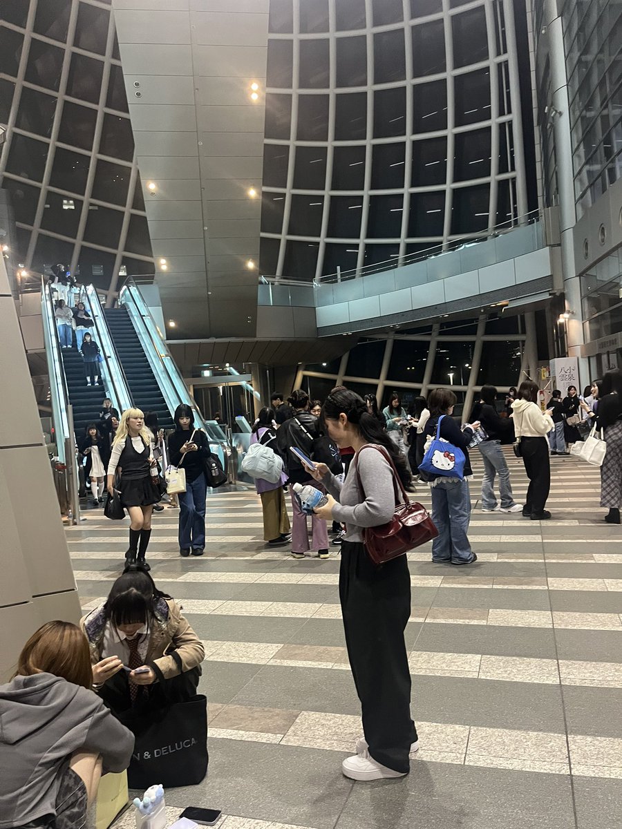 取引 tweet media