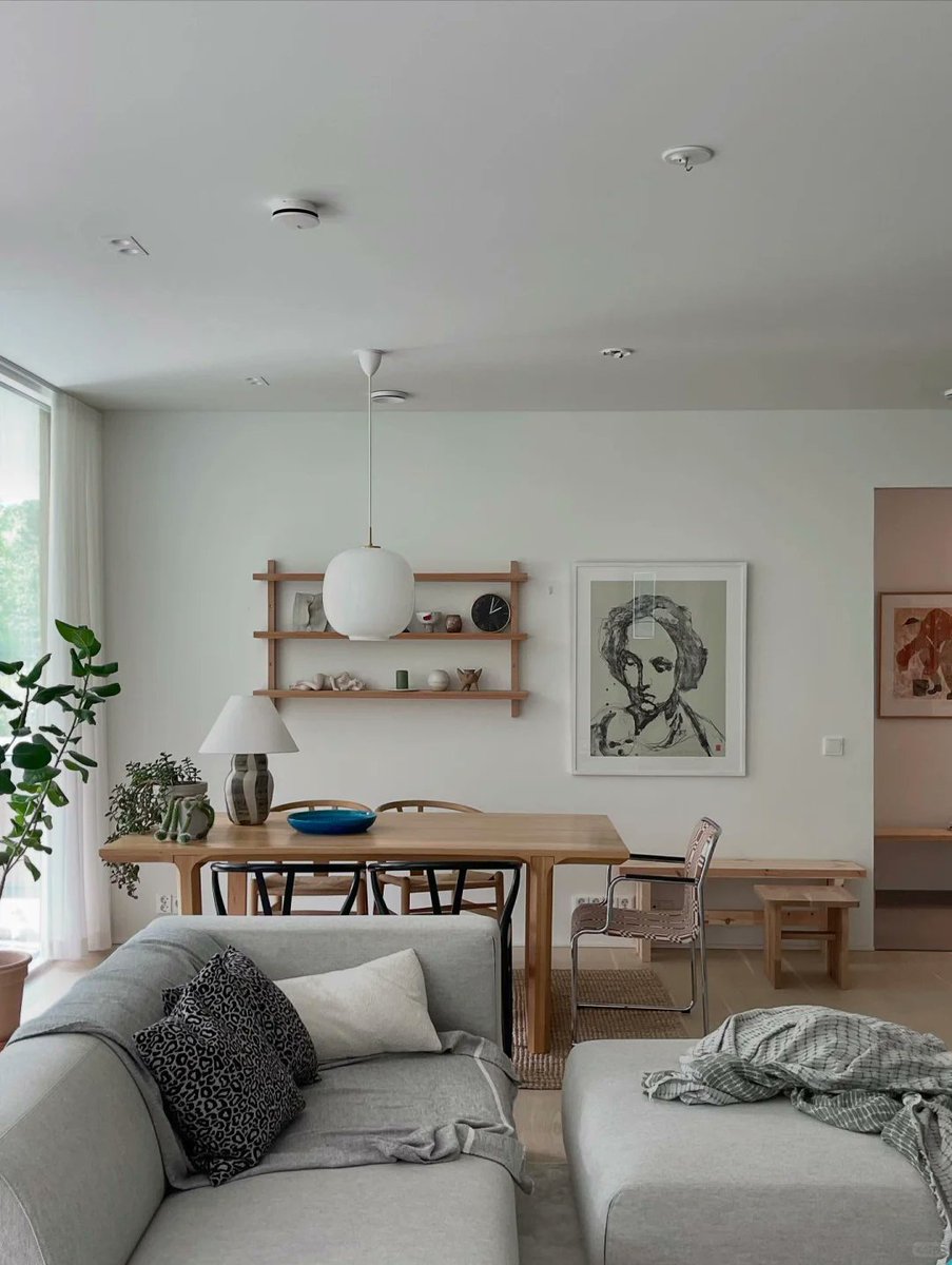 Household2001's tweet image. Finnish ceramics blogger's forest home 🌿 White base + raw wood + glass walls = pure Nordic vibes | Nature bleeds indoors | Less is more inspo

#NordicHome #InteriorInspo