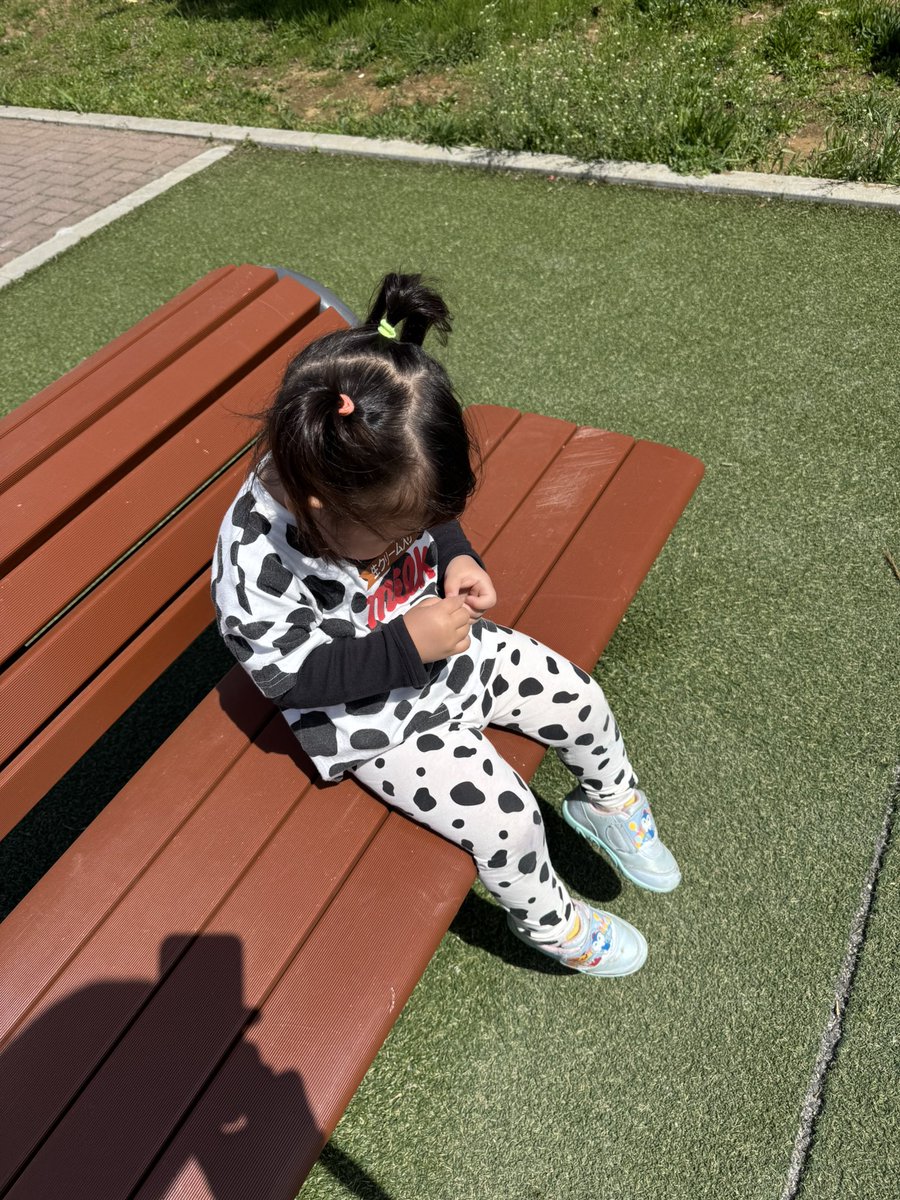 rinrinbass's tweet photo. 日曜日の恒例になった娘と2人時間^_^公園に行く道中花に挨拶して^_^ブランコやって滑り台、走り回って楽しかった〜！ https://t.co/8Gg6CCZ50N