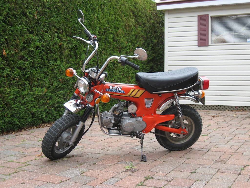 RoadDirtTV's tweet image. My cousin’s minibike was something entirely different- key and kick start, four gears with a toe shifter, a right side high chrome pipe, and brakes that actually worked.

Read more 👉 lttr.ai/AqDgz

#Ridelife #Roaddirt #Honda