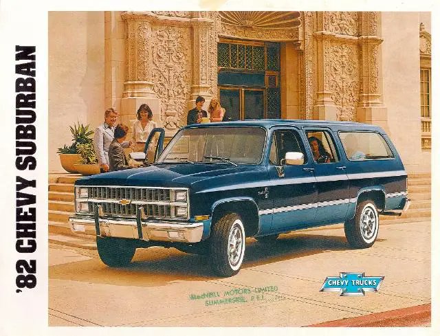 RetroCoast's tweet image. 1982 Chevy Suburban
The Suburban line was introduced in 1935. But in the #1980s it came into its own.

America fell in love with the big, boxy vehicles that were part truck, part people carrier.

With a 305, 350 or optional 379 diesel the Suburban was up to any task.