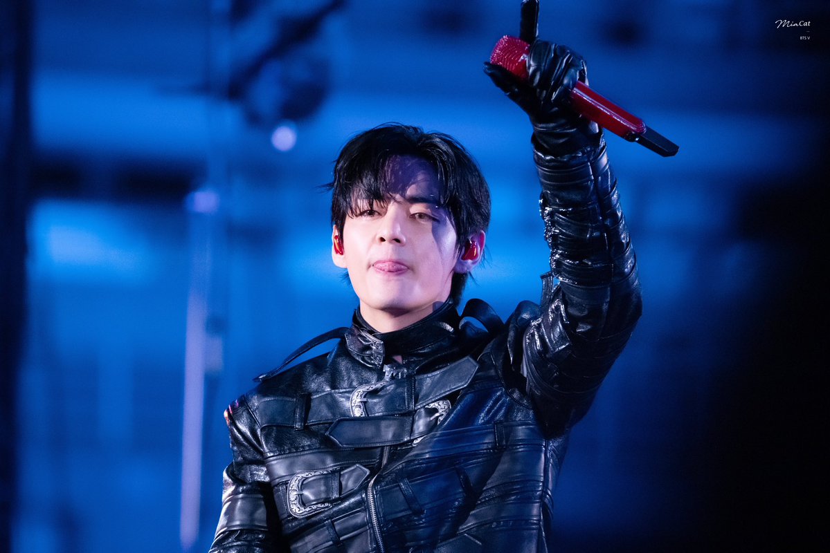 HD) 260412 #BTS WORLD TOUR ARIRANG 고양 Day3 

시간이 지나서도 그대로 멋있어🥺

#태형 #태태 #김태형 #뷔 #방탄소년단
<a href="/BTS_twt/">방탄소년단</a>