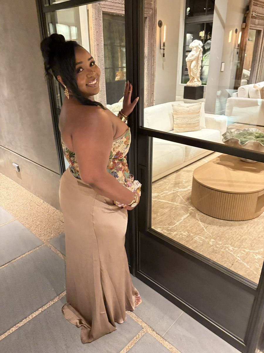 _SimplyJalyn_'s tweet photo. 30, grown, and everything I prayed to become✨ https://t.co/FE0lvSNInq