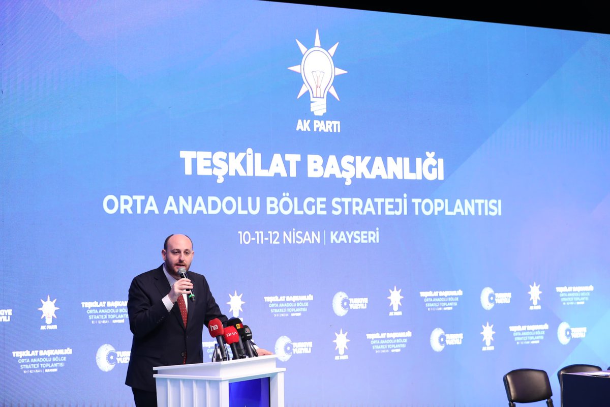 AKGMTeskilat's tweet photo. Genel Merkez Teşkilat Başkanlığı olarak, Kayseri’de düzenlediğimiz Orta Anadolu Bölge Stratejisi Toplantımızı tamamladık.

Toplantımız; Genel Başkan Yardımcımız ve Teşkilat Başkanımız Sayın Ahmet Büyükgümüş’ün konuşmaları ve gerçekleştirilen müzakerelerle tamamlandı.

Toplantımızın hayırlara vesile olmasını diliyor, emek veren tüm teşkilat mensuplarımıza teşekkür ediyoruz.