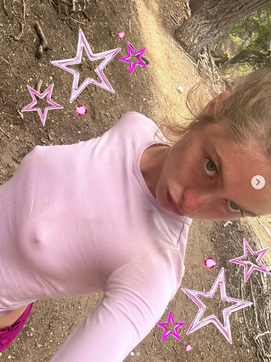 Mrs Nige tweet media