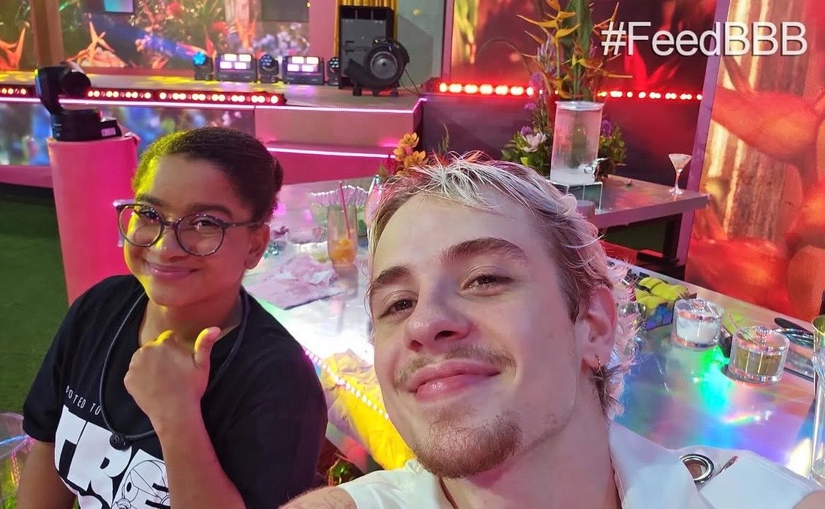 ‎ lore renault. tweet media