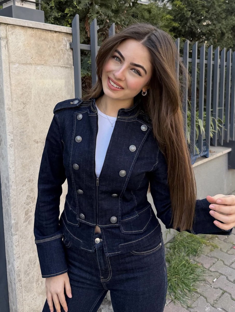 Classigram tweet media