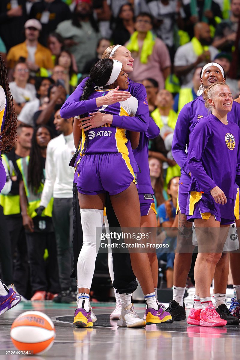 KP’s popcorn bucket (Sparks FC 💜💛) tweet media