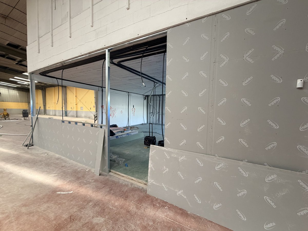 En estem preparant per donar-vos un millor servei. Si ens seguiu, continuarem informant de totes les novetats que estan per venir!!! #venennovetats #millorarpervosaltres #placandreuonfire #andorralovers♥️ #gironamenamora❤️