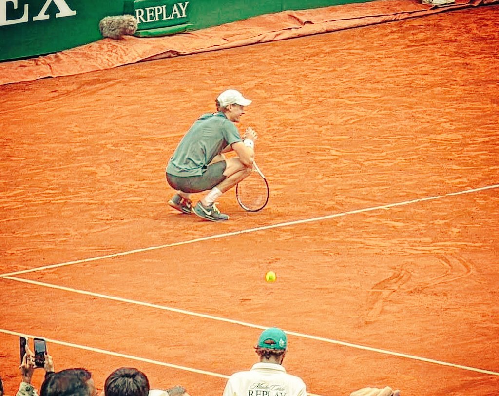 dvonpalm's tweet photo. Jannik Sinner in Monte Carlo did not defeat Carlos Alcaraz; he negotiated with the wind and persuaded it to betray every plan written before the match began.

#Sinner #MonteCarlo #Tennis #ATP #ClayCourt #Masters1000 #Alcaraz #Djokovic https://t.co/LG2kH5PLpQ