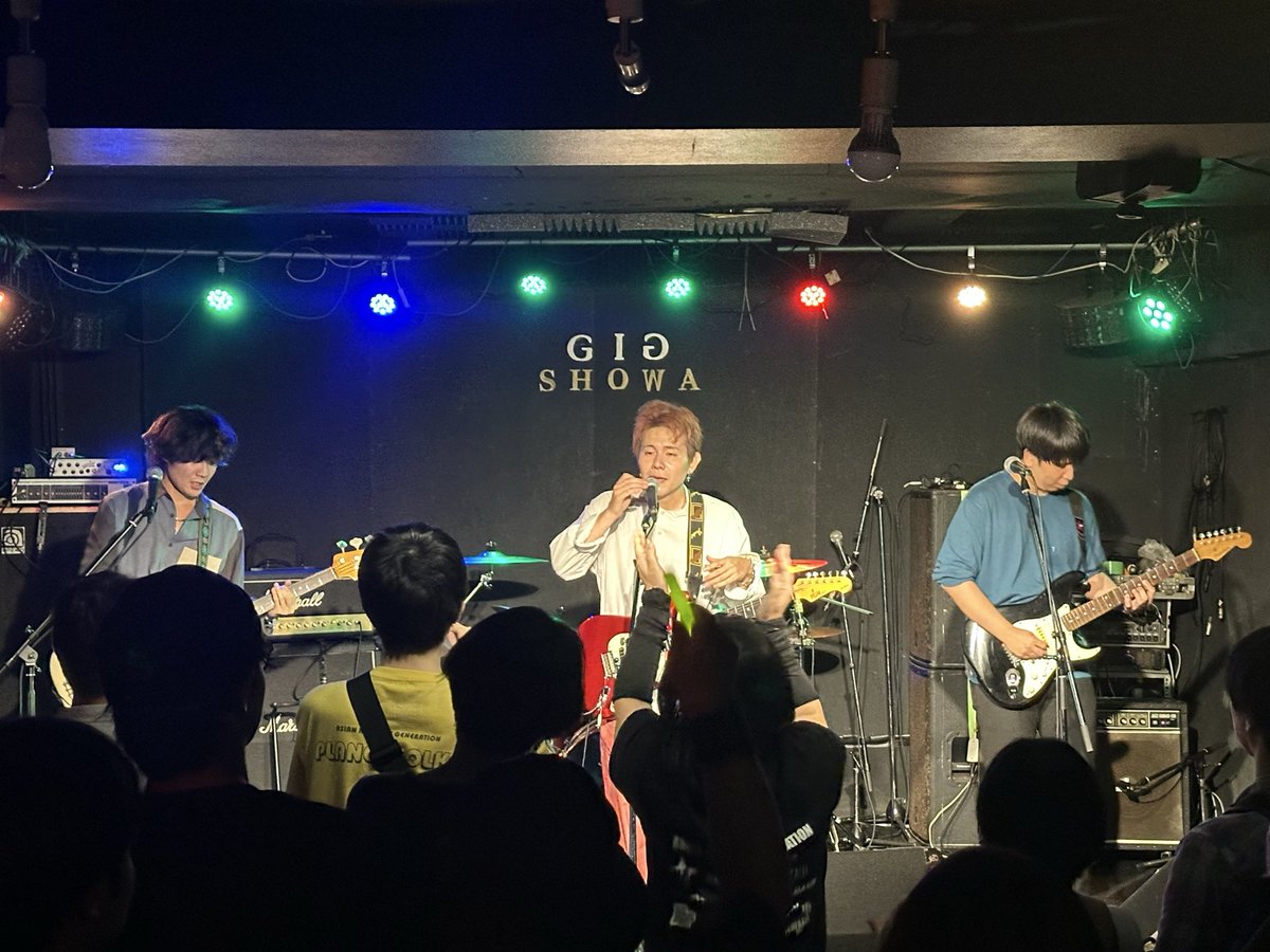 100日後に閉店するLIVEHOUSEのPA前シン tweet media