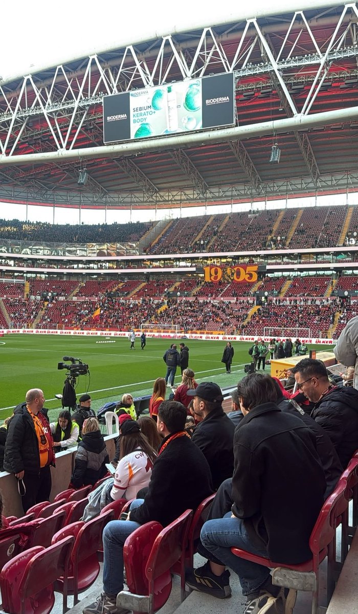 Hande Ertürk 💛❤️ 🇹🇷͜͜͡͡✯ tweet media