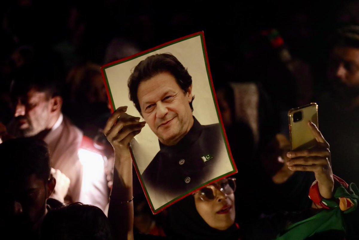 PTIofficial's tweet photo. 𝐎𝐧𝐞 𝐍𝐚𝐭𝐢𝐨𝐧
𝐎𝐧𝐞 𝐋𝐞𝐚𝐝𝐞𝐫
𝐎𝐧𝐞 𝐃𝐞𝐦𝐚𝐧𝐝
#FreeImranKhan !!! https://t.co/4t58txcea1