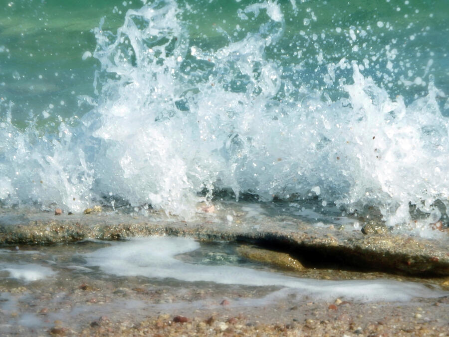 HurmerintaArt's tweet image. Closeup photography of the waves splashing on the rocks and the sandy beach of Sahl Hasheesh. So beautiful, so refreshing.

#sea #splash #water #africa #closeupphotograph #naturephotographer 

Johanna-hurmerinta.pixels.com