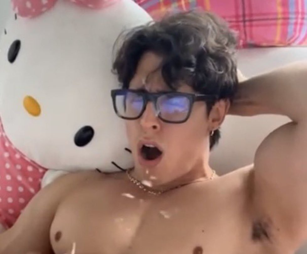 saintgoth's tweet image. oomfs fat ass and a side view of his nipples showing.. oh lordd