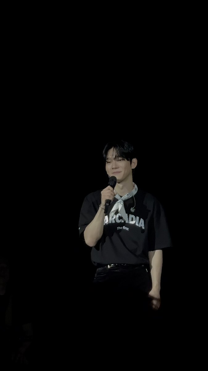 CCY2161's tweet photo. 수고 많았어 💛

#ArcadiaSINGAPORE #CHEN #ArcadiaTour https://t.co/bHA3whS4KQ