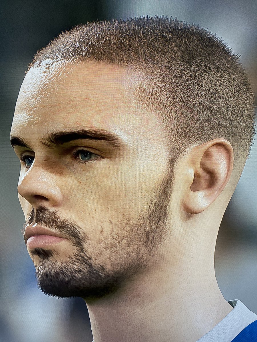 Edhotsmiler tweet media