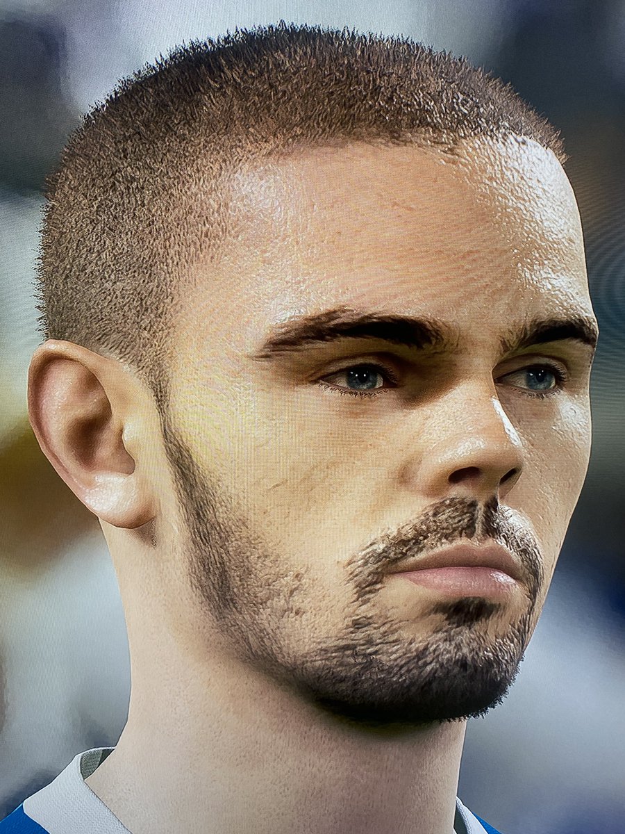 Edhotsmiler tweet media