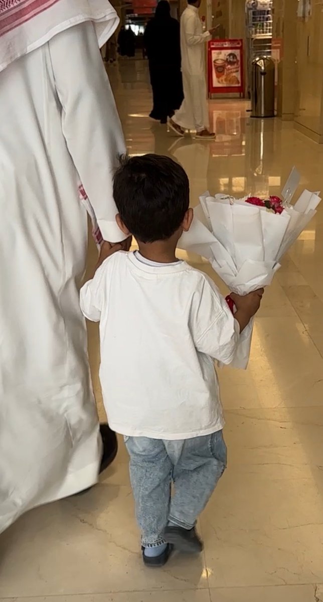 byRimaz's tweet photo. على الموعد اللي بيننا جيت لك ملهوف،
أسبق عقارب ساعتك قبل موعدنا ❣️ https://t.co/kO2d9x21oT